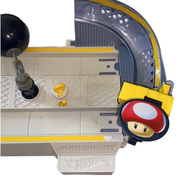 Mattel Hot Wheels Super Mario Kart Chain Chomp Track Set. - Picture 7 of 14